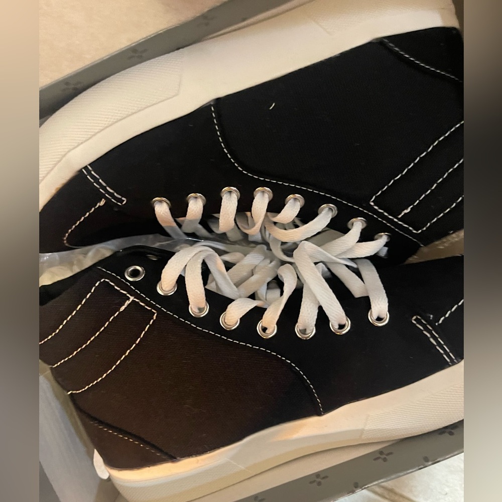 Sun & Stone Men Black Canvas Sneaker. NIB